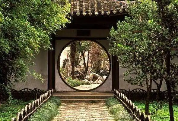 语中国传统庭院设计的艺术哲学归根结底还是"天人合一",也就是人,建筑