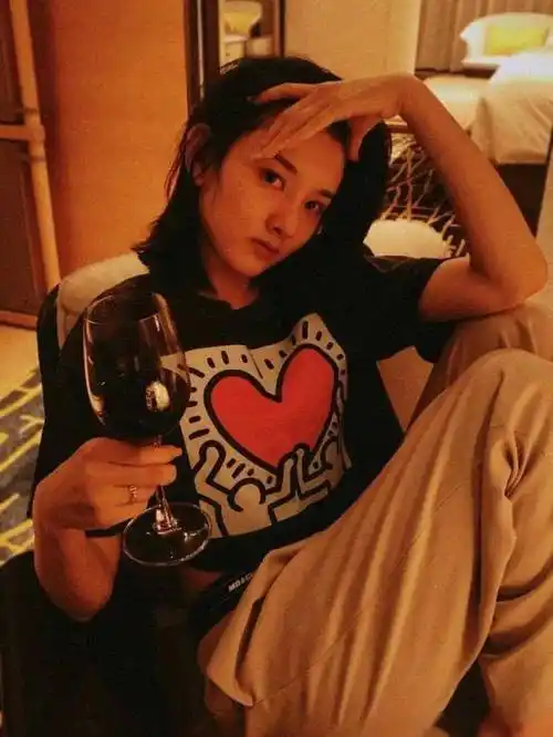 个个烟酒不离手,霸凌他人,内娱演员都这_李庚希_形象_欺凌