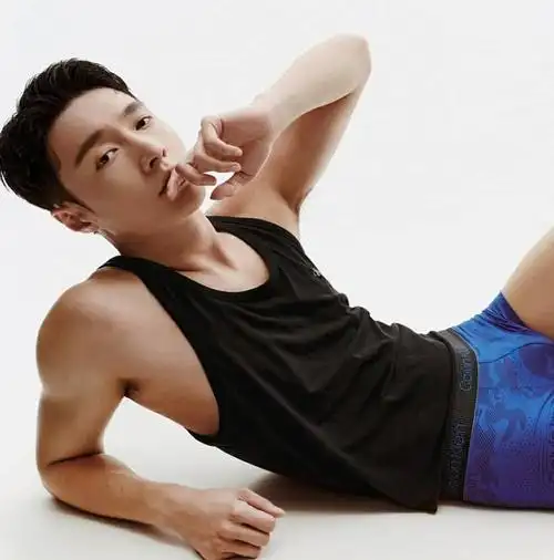 我太喜欢ck了ck全球代言人张艺兴新地广又来了好帅ck全球代言人已签约