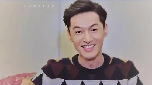 胡歌暖心发文:你是最美丽的小光头,期待早日掀起你的盖头来