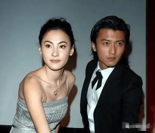 谢霆锋承认与王菲感情破裂,疑王菲包养小鲜肉,网友9字