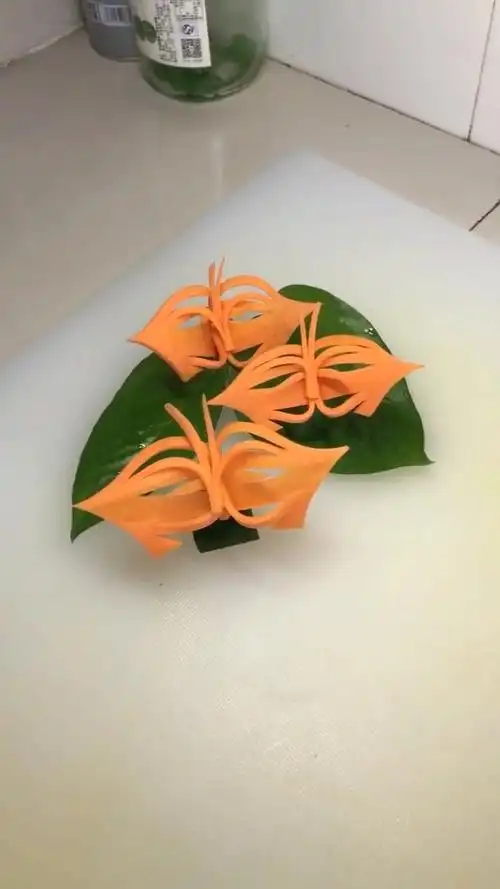 冬季进补计划#最简单的切法胡萝卜切蝴蝶#食品雕刻@全民小助手