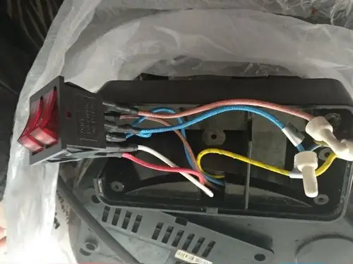 请教下各位高人,电饼铛开关坏了,旧的拆下来时忘了记怎么接的了,帮我