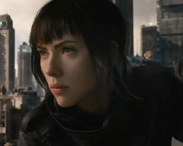 美艳凌厉,寡姐变身中二少女,《攻壳机动队》丢失原版精髓?