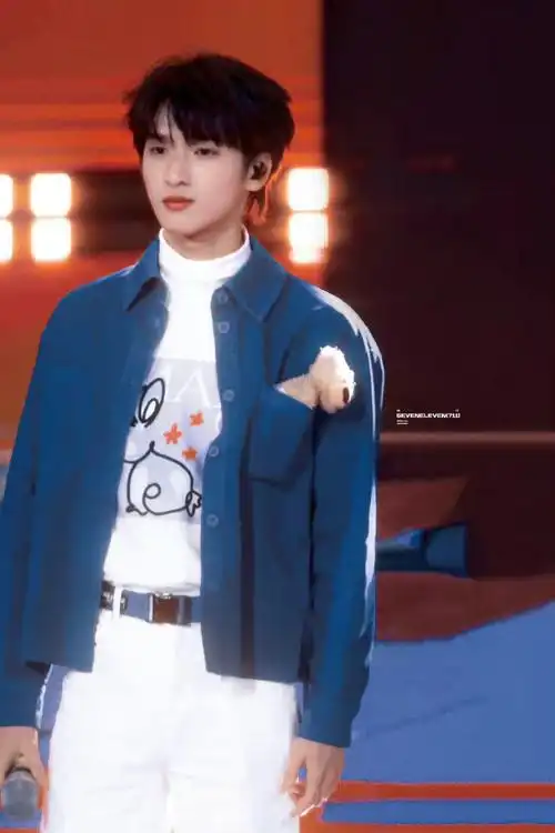 严浩翔 小熊软糖##严浩翔 脐橙果园小熊园长