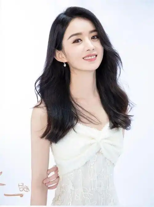 赵丽颖蝴蝶白裙造型清纯又可爱