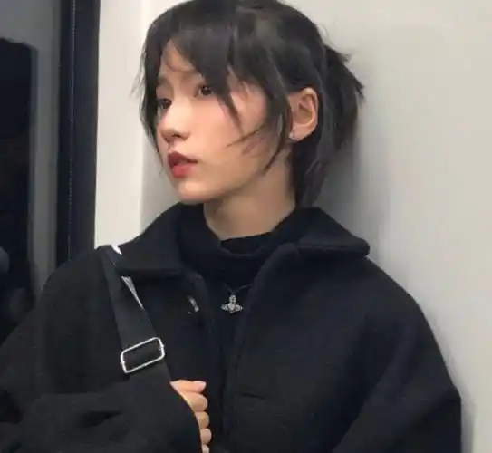 有种"圈粉"叫诸葛大力路人照,关掉美颜下的她,粉丝差点不敢认_五官