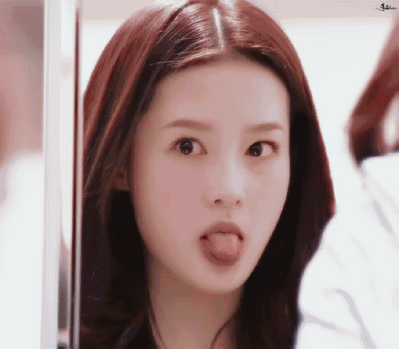 李沁付一笑##李沁一笑随歌