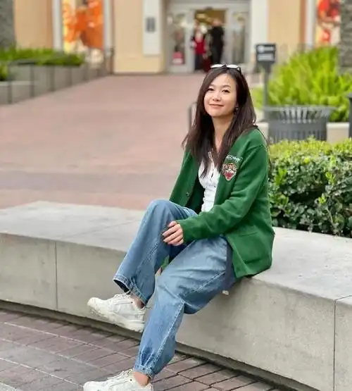 50岁徐静蕾近照刷疯全网:抛弃内娱,精神状态好多了