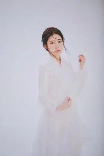 作为虎牙直播星秀与游戏跨界主播,人美声甜的小熊从众主播中脱颖而出.