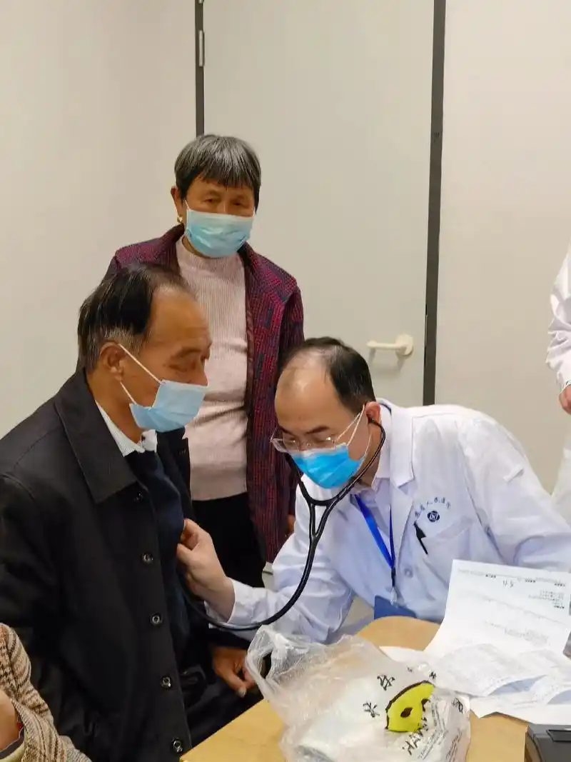 心脏科医生的基本功.陈主任的#门诊 日常,哪怕病人再多,陈主 - 抖音