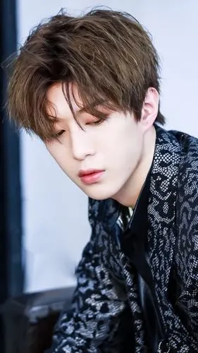 范丞丞帅气卷发可爱写真