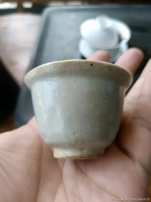 明代摇铃青花小酒杯