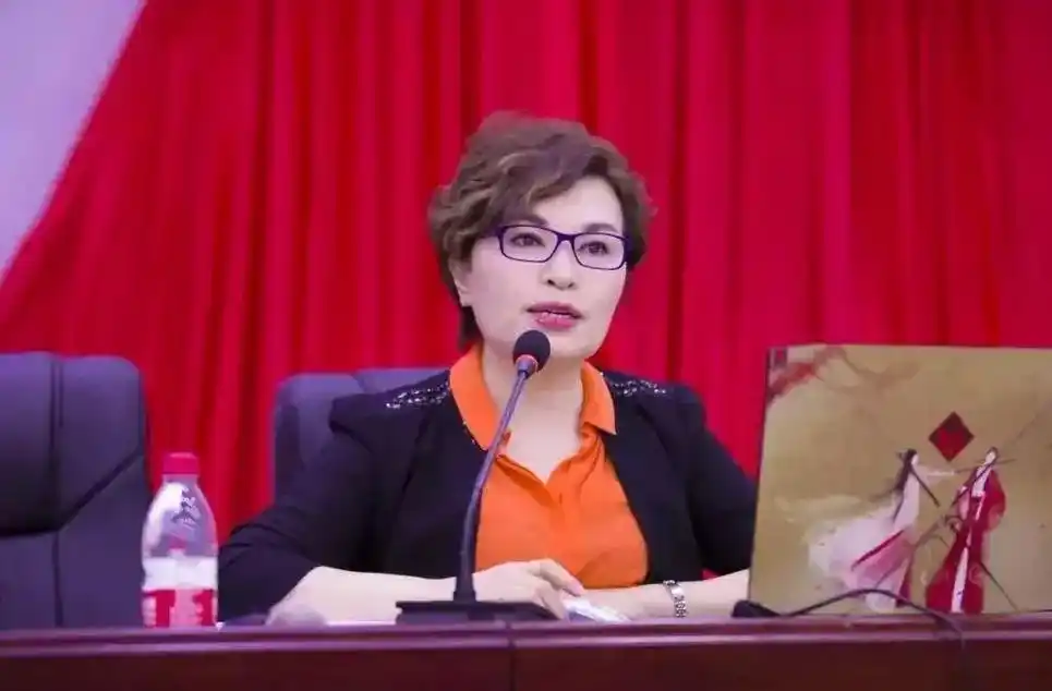 老照片1528央视主持人李瑞英