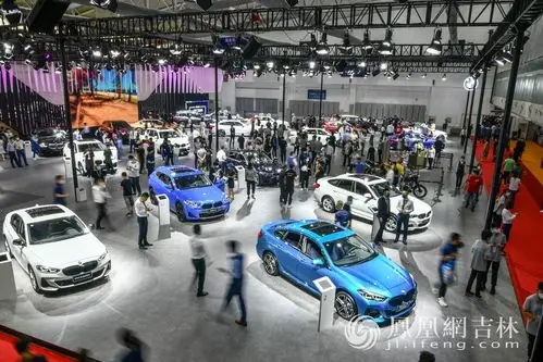 众多市民参观第18届中国(长春)国际汽车博览会.