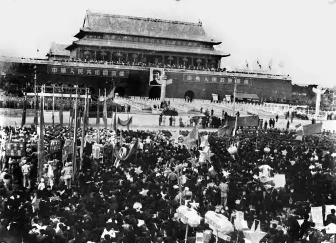 100张老照片告诉你新中国是怎么诞生的