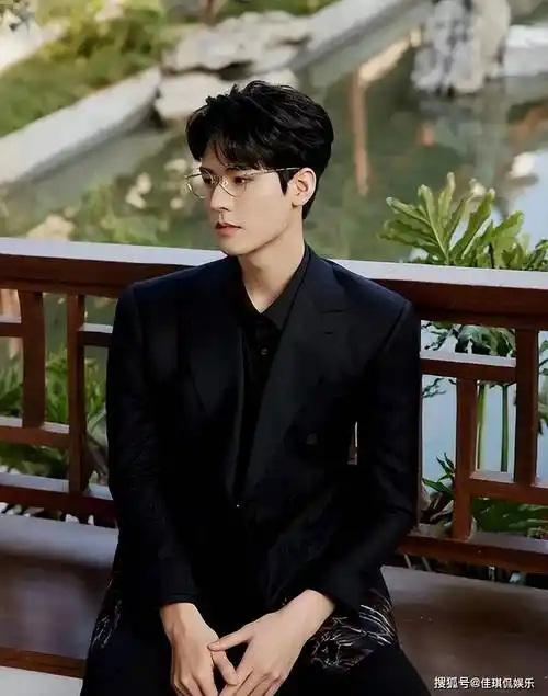 看似"样样通",实则"样样松",肖战的聪明之处,龚俊该学学了