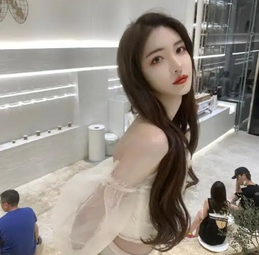 最美女装大佬一衣一裳皆性感一颦一笑皆风景