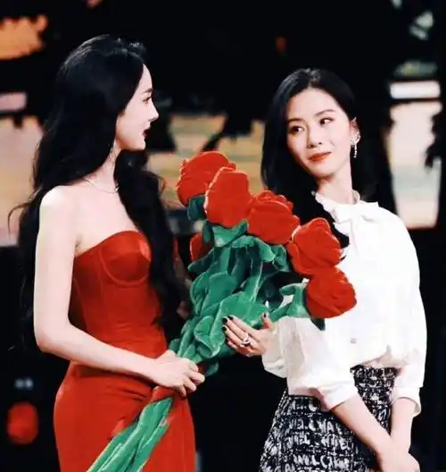 刘诗诗生日杨幂暖心送祝福,闺蜜情深惹人羡_阿么_友谊_合作