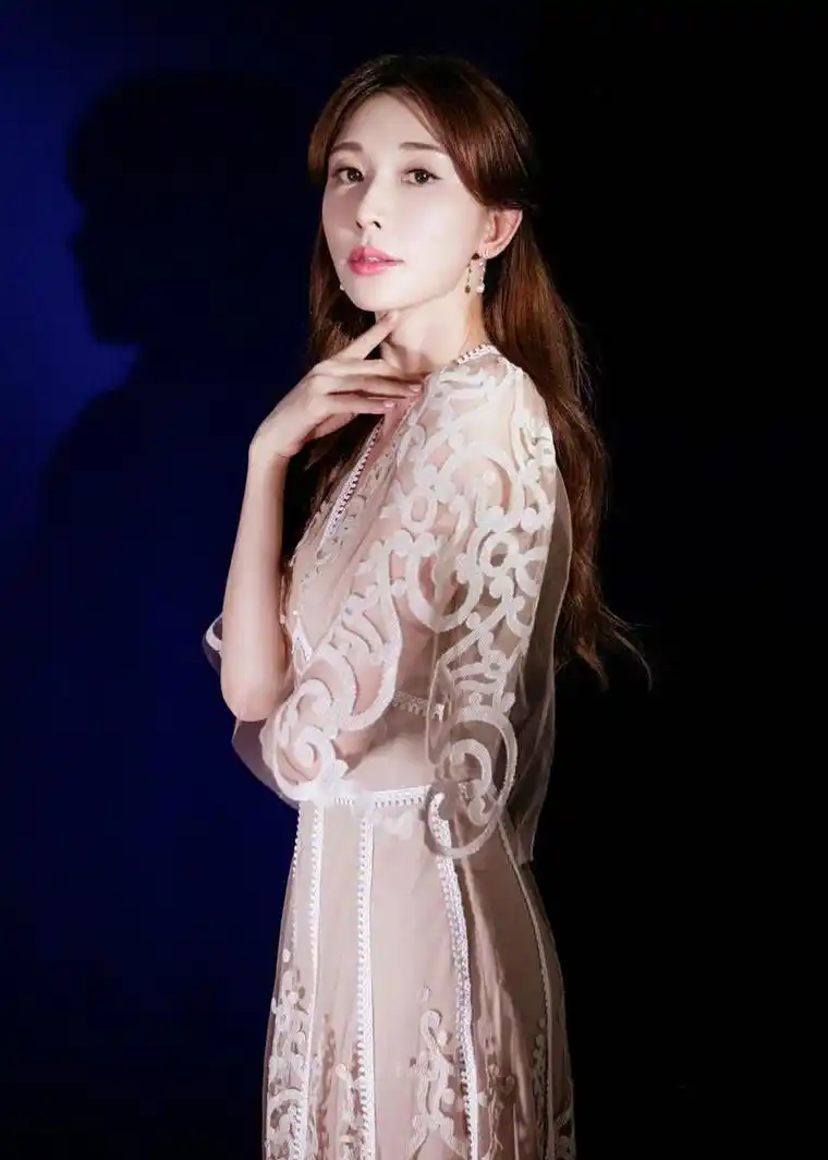 魅力绽放!林志玲:气质之美引爆时尚界