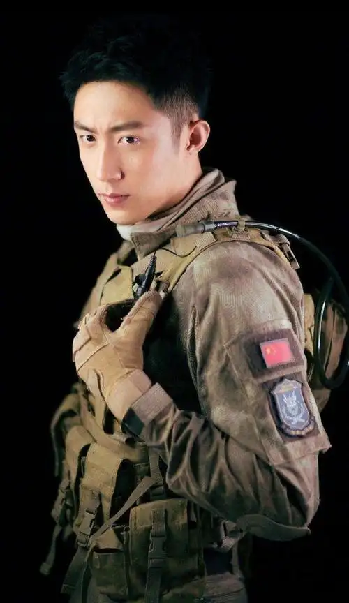 最帅的男明星军装,军装最帅的十大男明星-图片大观-奇异网