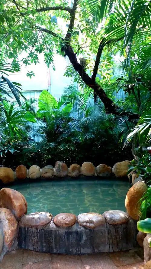 中山泉眼温泉周边环境