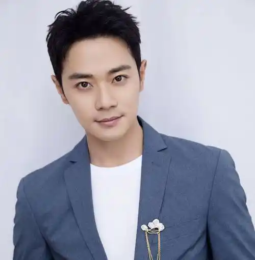 个人风格元素,导致最后呈现的效果令导演们大失所望,而曹骏这个参与者