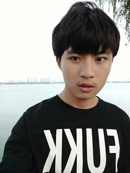 这个男生皮肤比较黑,怎样表白