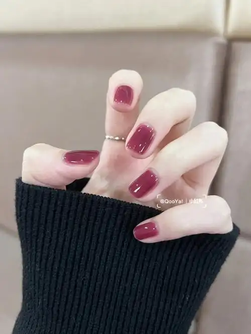 水晶葡萄色指甲油冰透紫红色显白叫尖叫