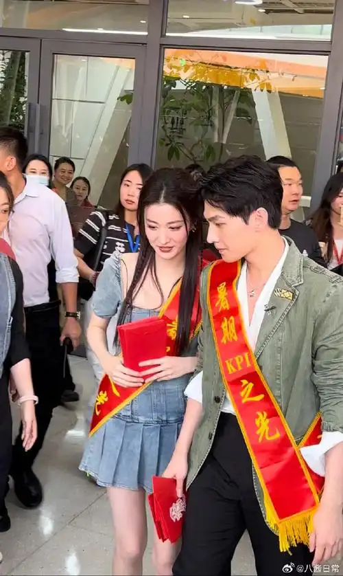 杨洋王楚然扫楼##杨洋王楚然好像婚礼迎宾