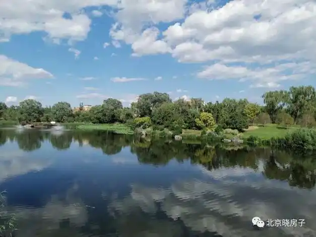 格拉斯是北京别墅区里唯一拥有天然河流穿园而过的项目.