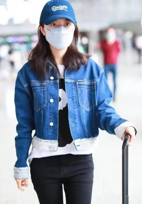 穿黑色紧身裤都盖不住,臀部曲线也太翘了_设计_时尚_下半身