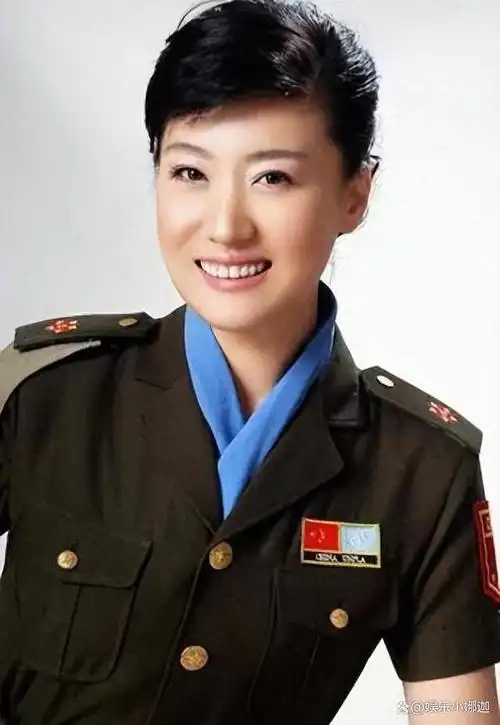 歌手谭晶歌声嘹亮为科学家丈夫生双胞胎生活幸福甜蜜