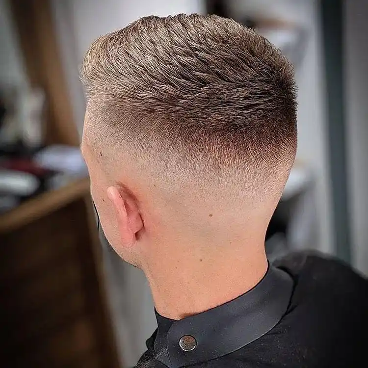 男发无论怎么剪,两侧铲短依然是主流,清爽有型帅到让自己都笑了_发型