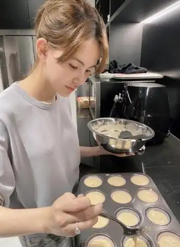 26岁昆凌真被宠成公主了!嫁给大14岁周杰伦,素颜近照嫩得像少女