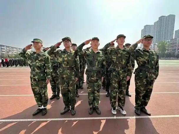 秦皇岛市实验中学举行"防范灾害风险 护航高质量发展"主题升旗仪式