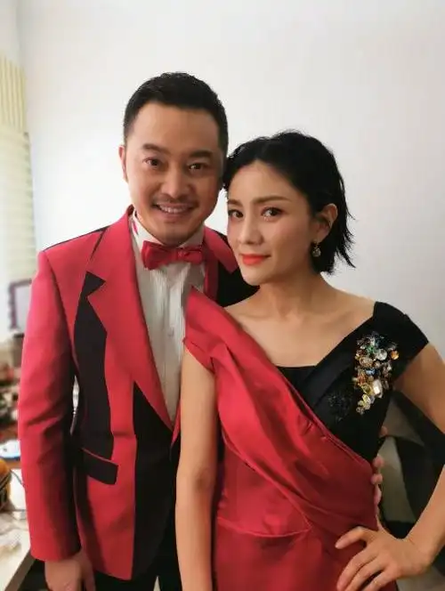 沙溢情人节晒与老婆合照深情表白胡可被打动眼睛湿润像哭过