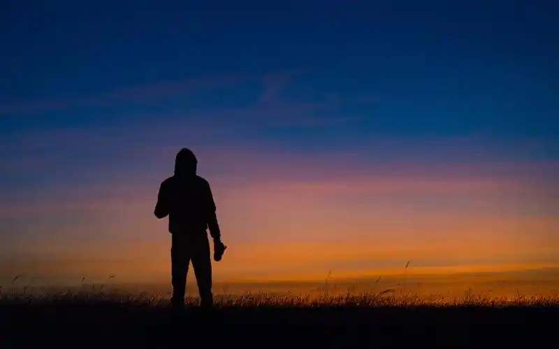 背影,伤感,一个人,孤独,伤心,摄影,时光记忆夜晚伤感男人的背影 壁纸