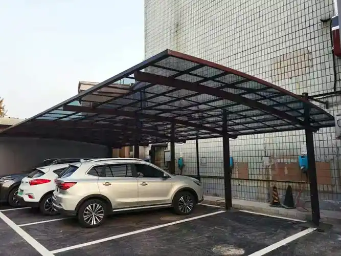 防紫外线,施工期短,简易耐用 外帐材质:pvc,pvdf 支架材质:圆钢管,工