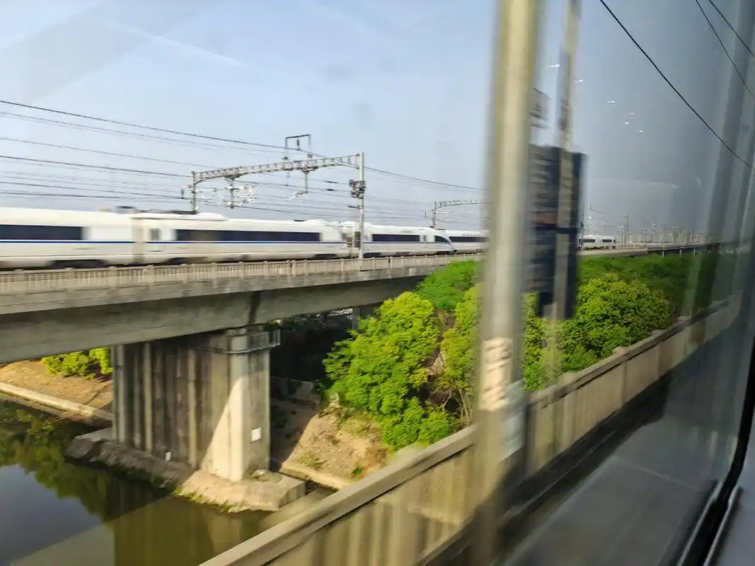 坐高铁被窗外的中国基建所惊艳#每次坐高铁我都喜欢拍一下窗外的景色