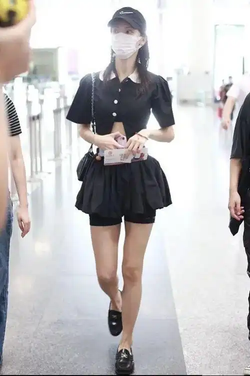 金晨真敢穿衬衫搭配蓬松裙外露安全裤171身高腿够长