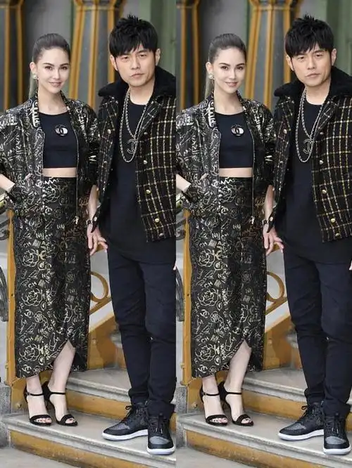 昆凌和老公周杰伦同框身穿黑金套装真有气场身材看着也挺苗条