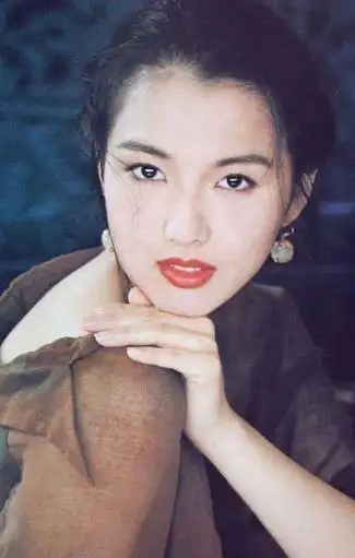 1988年,年仅16岁的郑秀文参加第七届新秀歌唱大_圈子-新氧美容整形