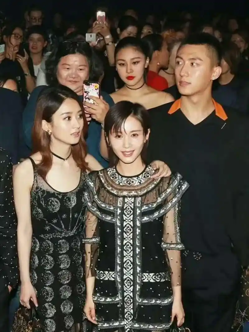 王子文的真实身高到底是多少,怎么感觉和赵丽颖在一起还这么娇小啊!