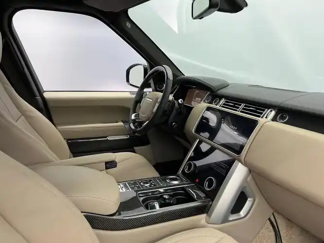 路虎揽胜行政①内饰翻新 更换原厂真皮②路虎原厂碳纤维套件③传说中