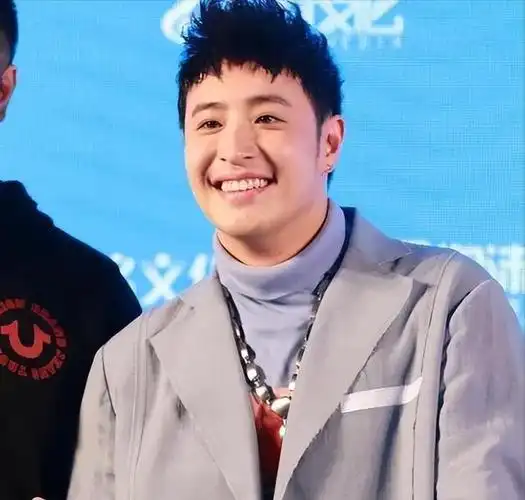 潘玮柏近照发福变胖,本人超像郝邵文,网友大呼快减肥!