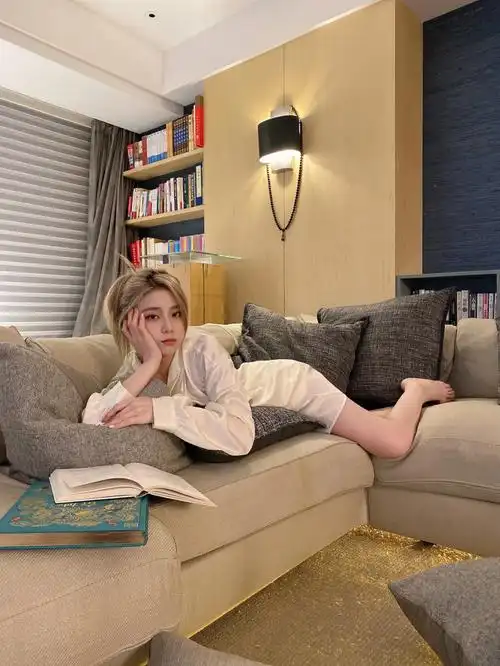 居家沙发随手拍慵懒宅家的100种拍照姿势