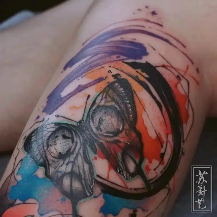 蝴蝶纹身是灵动的代表,是蜕变的象征,是自由主义的象征,蝴蝶是漂亮丽