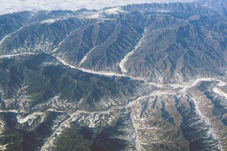 刘伯温斩龙脉,为何到了长白山扭头就走,事后直言:保命要紧!