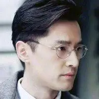 戴眼镜四十岁男人微信头像点击鼠标右键下载